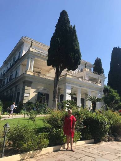 40962677_256002185248843_4193450577113382912_n