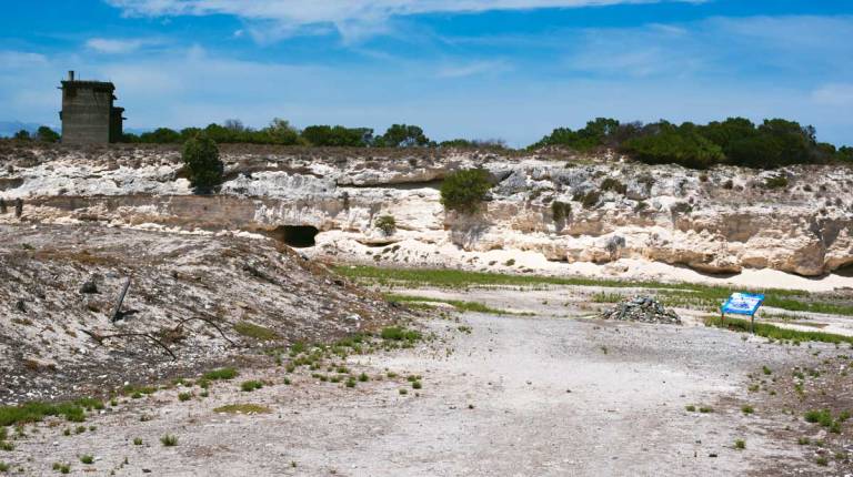 Limestone-Quarry-Robben-Island-Tour-730