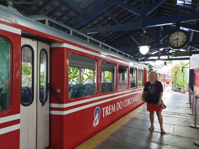 54462858_2279423942114594_77443848099332096_n