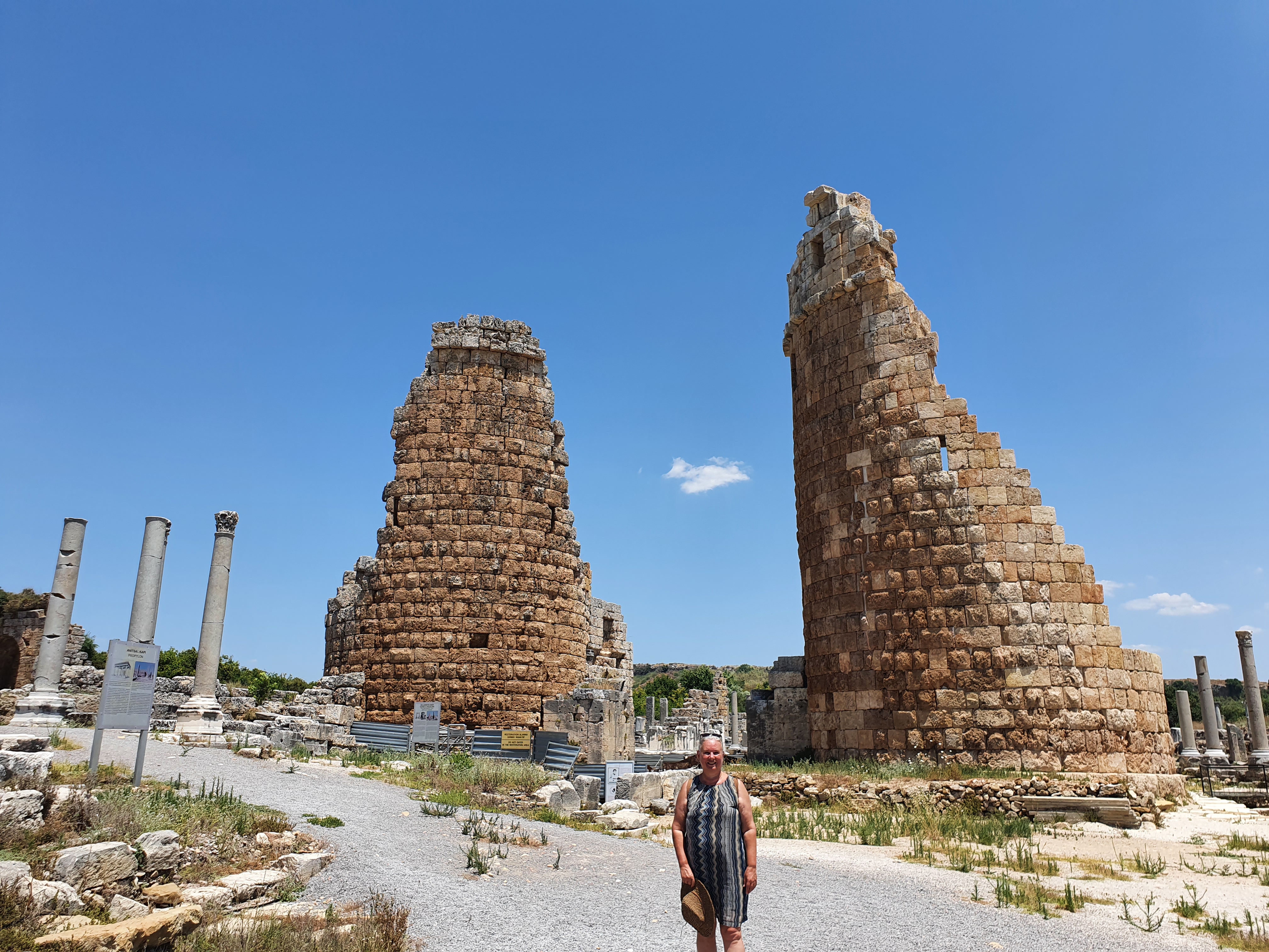 This image has an empty alt attribute; its file name is hqdefault.jpg